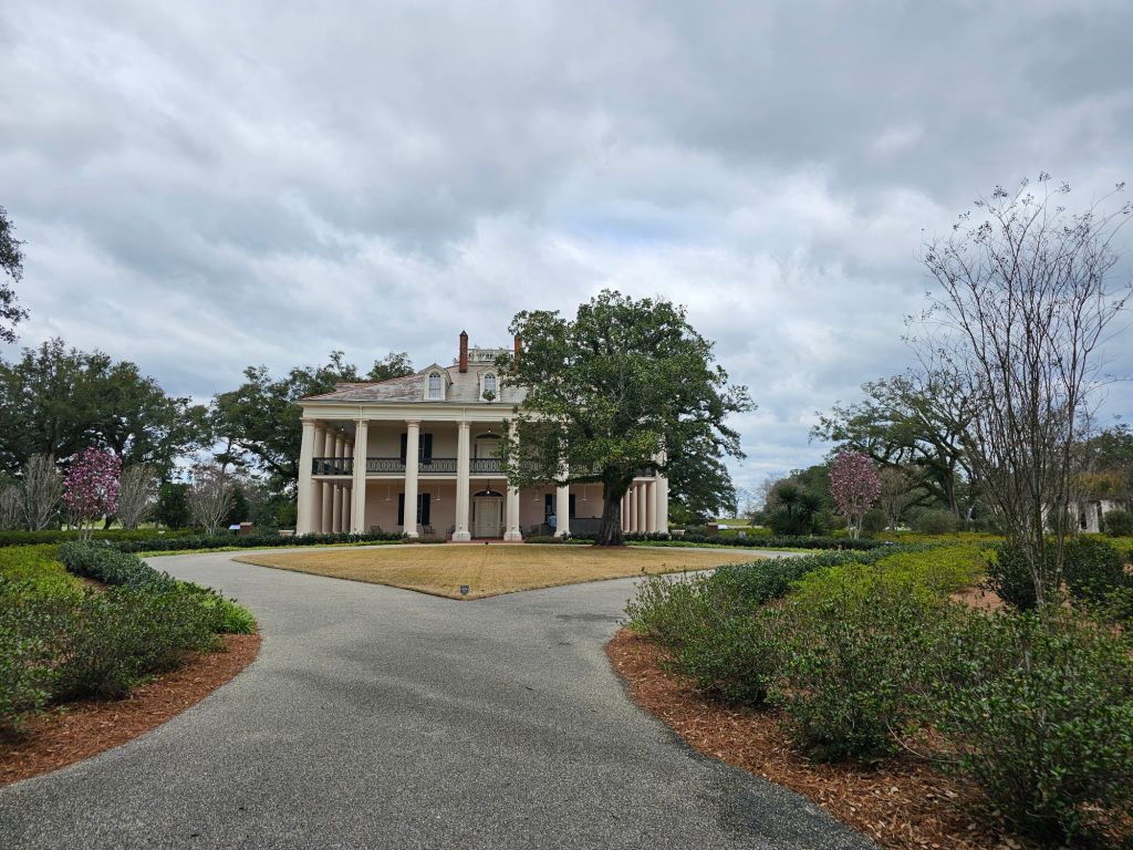 The view of the back of the main house