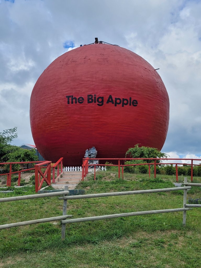 The Big Apple Cobourg, Ont