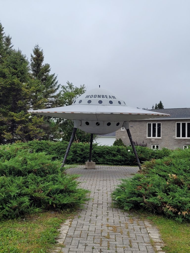 UFO roadside attraction Moonbeam