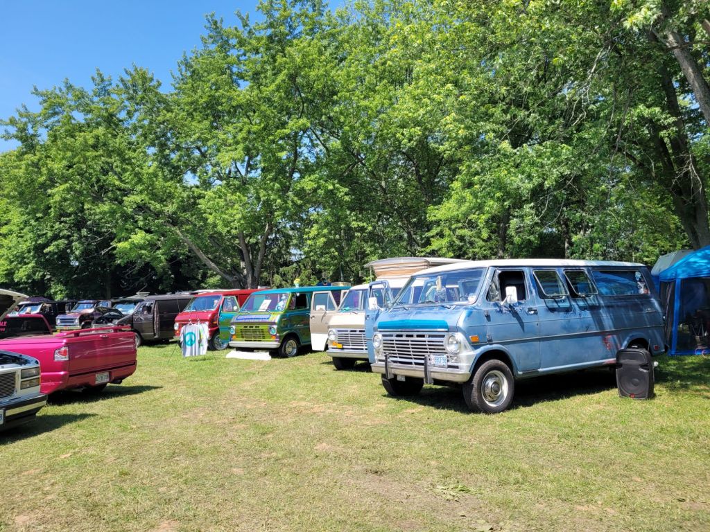 Celebrating my hobby at Vanfest. 2nd generation fords on the showfield

